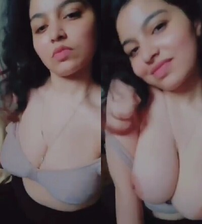 Extremely-cute-hottest-girl-indian-bf-hd-showing-big-tits-mms-HD.jpg