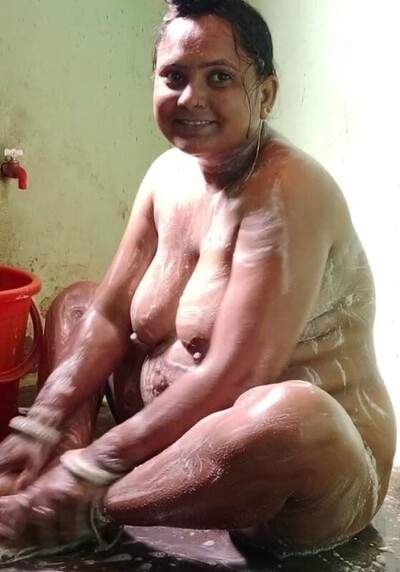 Milf-hot-mature-sexy-tamil-aunty-porn-nude-bathing-mms-HD.jpg