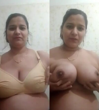 Paki-sexy-beauty-bhabi-pakistani-hot-porn-showing-big-tits-bf-mms.jpg
