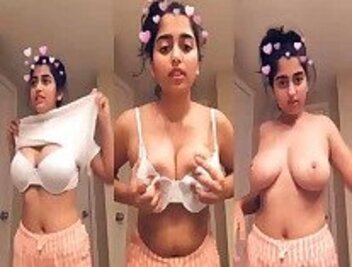 Very-hot-sexy-girl-porn-hot-indian-showing-big-tits-mms-HD.jpg