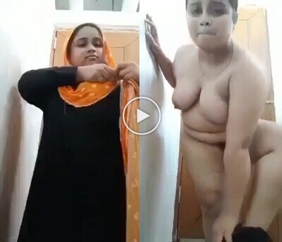 local-panu-desi-Muslim-hot-bhabi-show-boob-pussy-mms.jpg